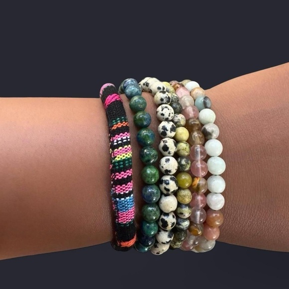 Dalmatian Jasper Adjustable Gemstone Bead Bracelet 6mm - Picture 2 of 5